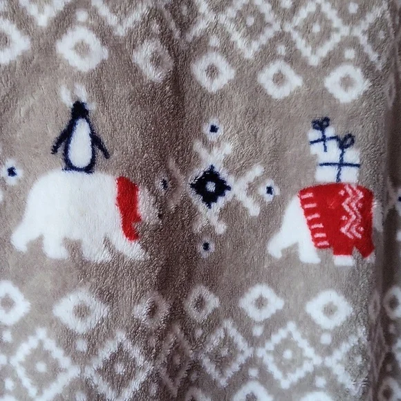 Matching Women's Polarbear Pajamas - Picture 14 of 17